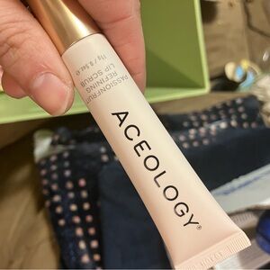 Aceology Passionfruit Lip Scrub - Cream